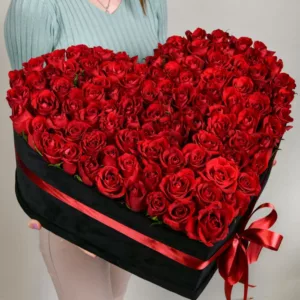 100 red roses heart