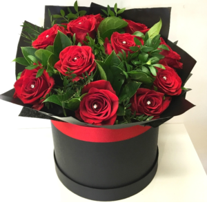 12 Red roses Round Box