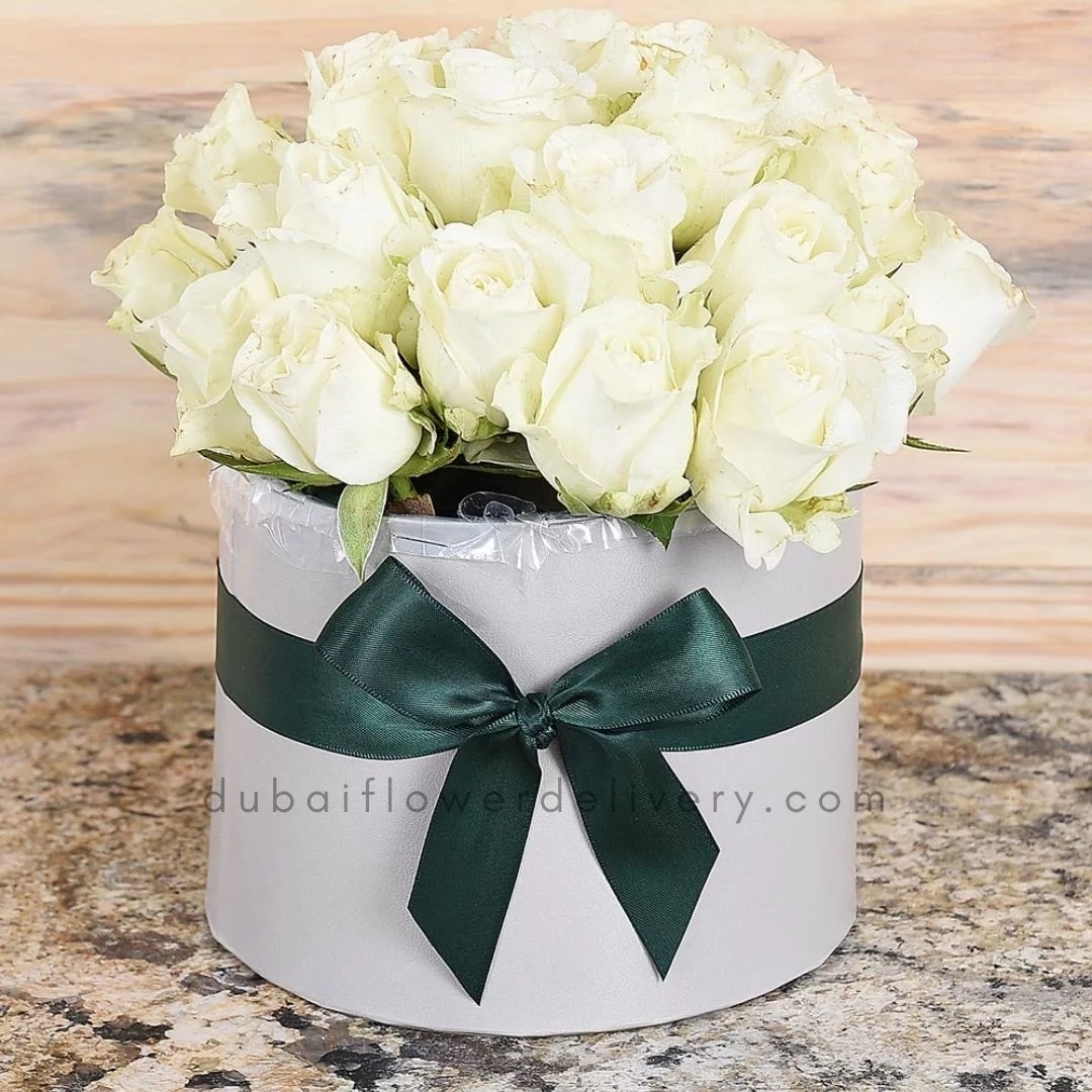 30 white roses gift box
