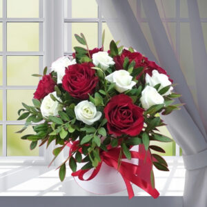 25 red white roses box